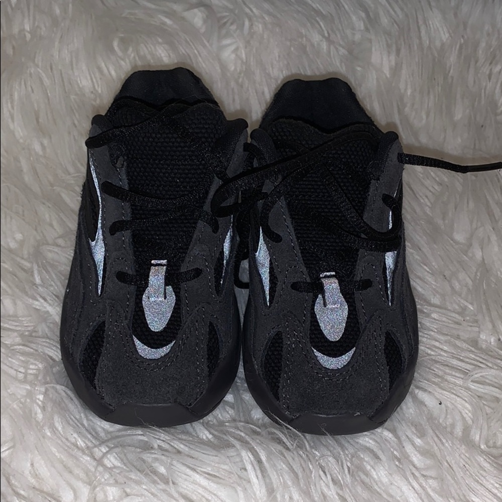 Yeezy Boost 700 V2 Vanta 6.5